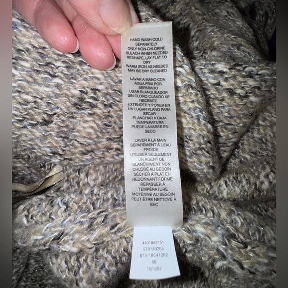 Chico’s Women's Gray Knit Sweater cowel neck off-shoulder w tassles Sz 2P VGUC - Picture 7 of 7